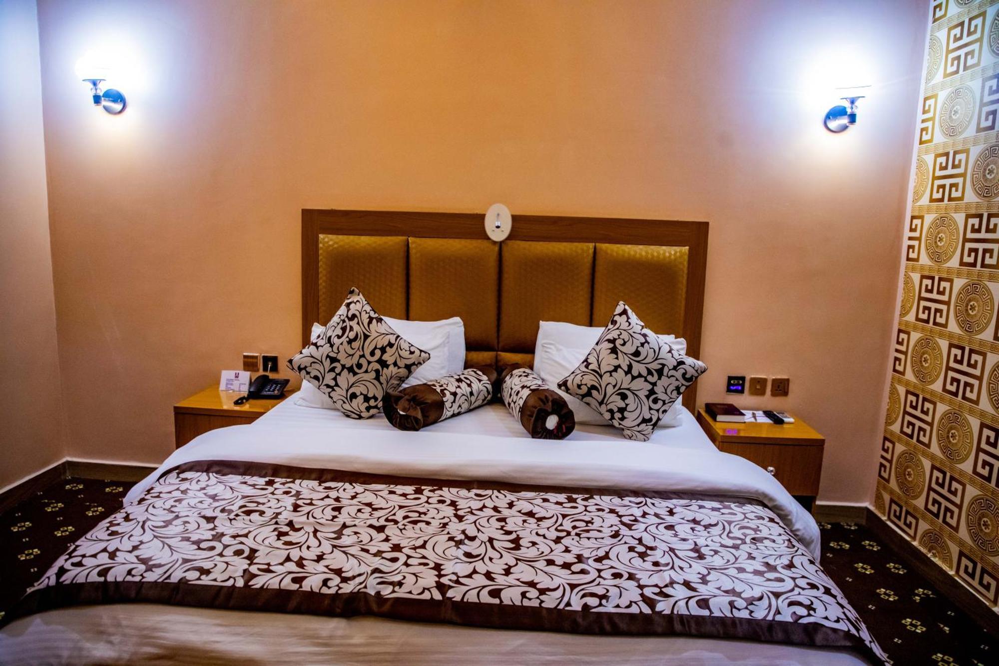 Villa Hilton Hotels Uyo Kültér fotó