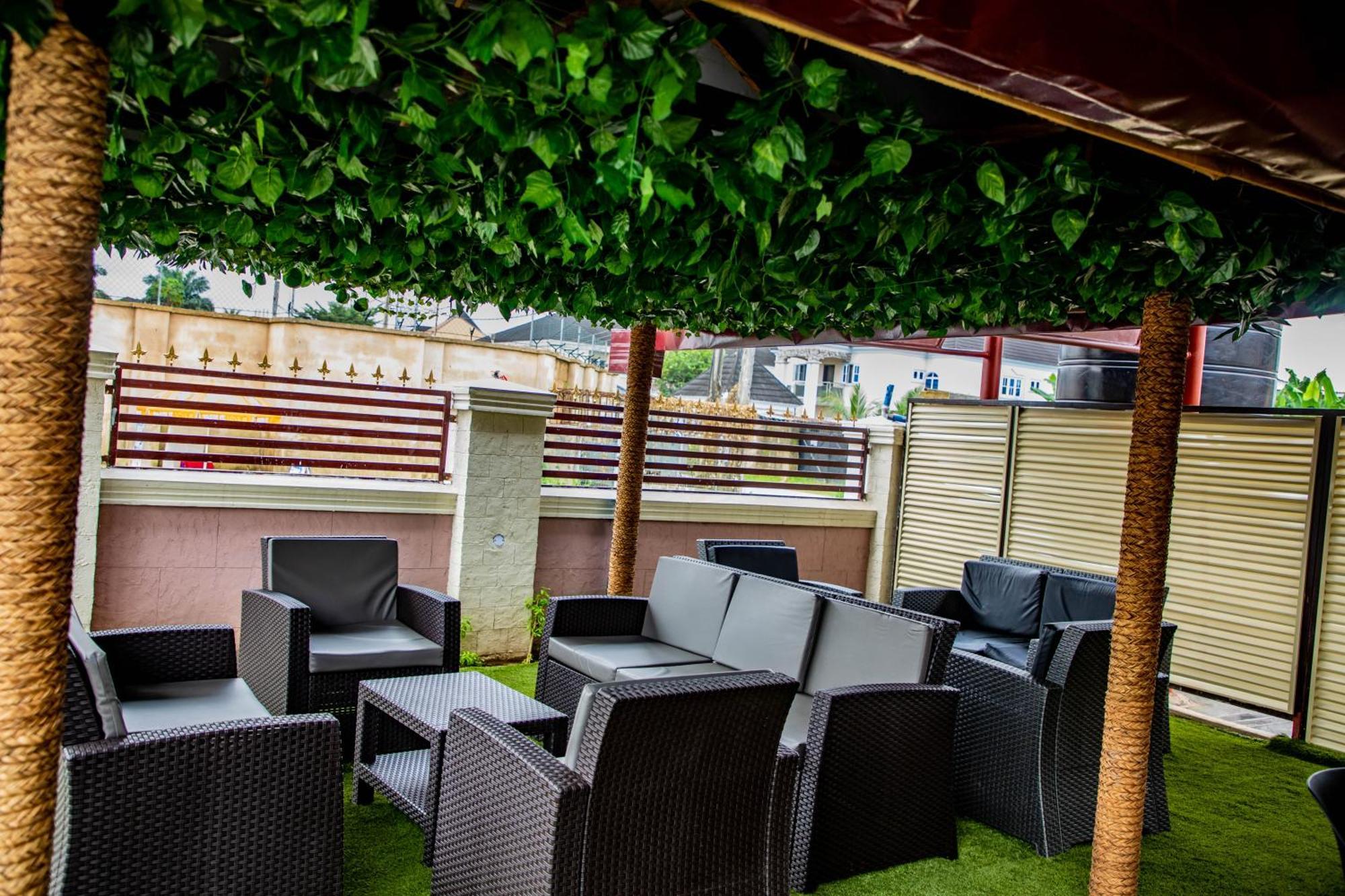 Villa Hilton Hotels Uyo Kültér fotó