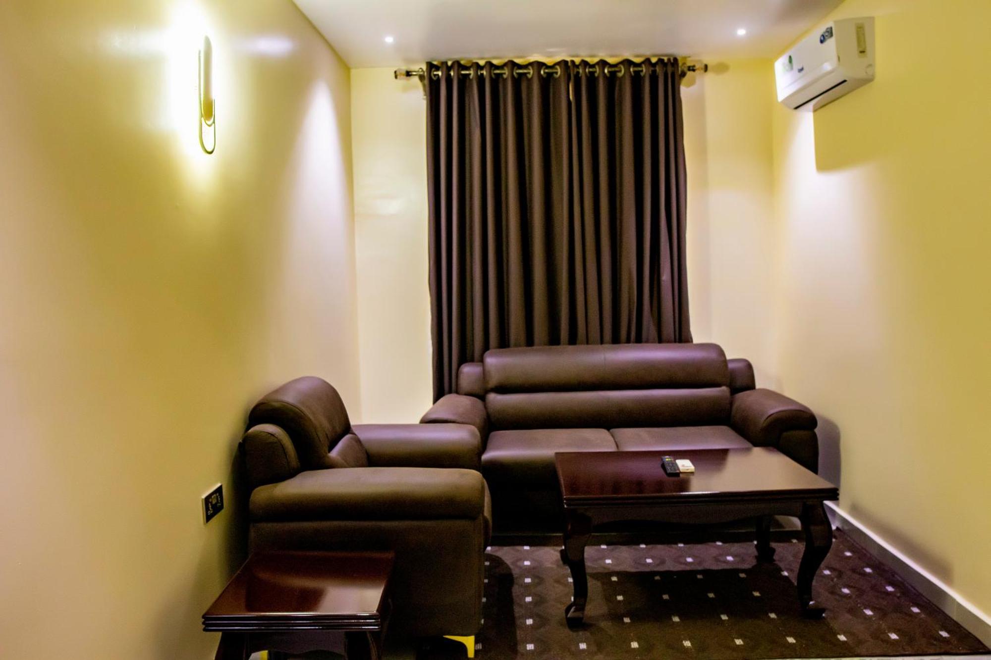 Villa Hilton Hotels Uyo Kültér fotó